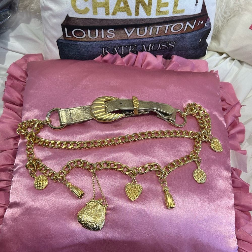 VINTAGE DESIGNER Chain Belt with Charms 1980s-gold leather-Boutique